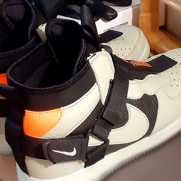 Nike's - Picture 3 of 3